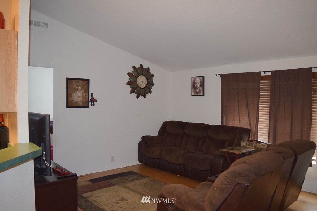 5801 Sunnyslope Road Southwest Port Orchard, WA 98367 - Photo 4 of 24 Gallery Image 4