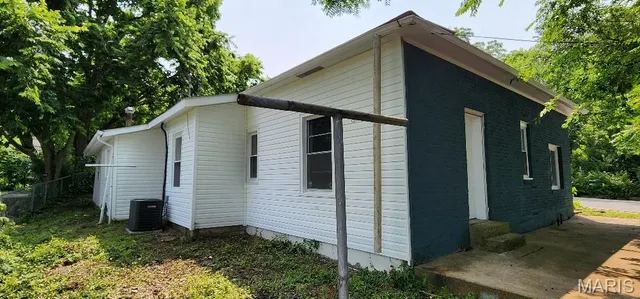 $169,500 | 115 North 5th Street, De Soto, MO 63020