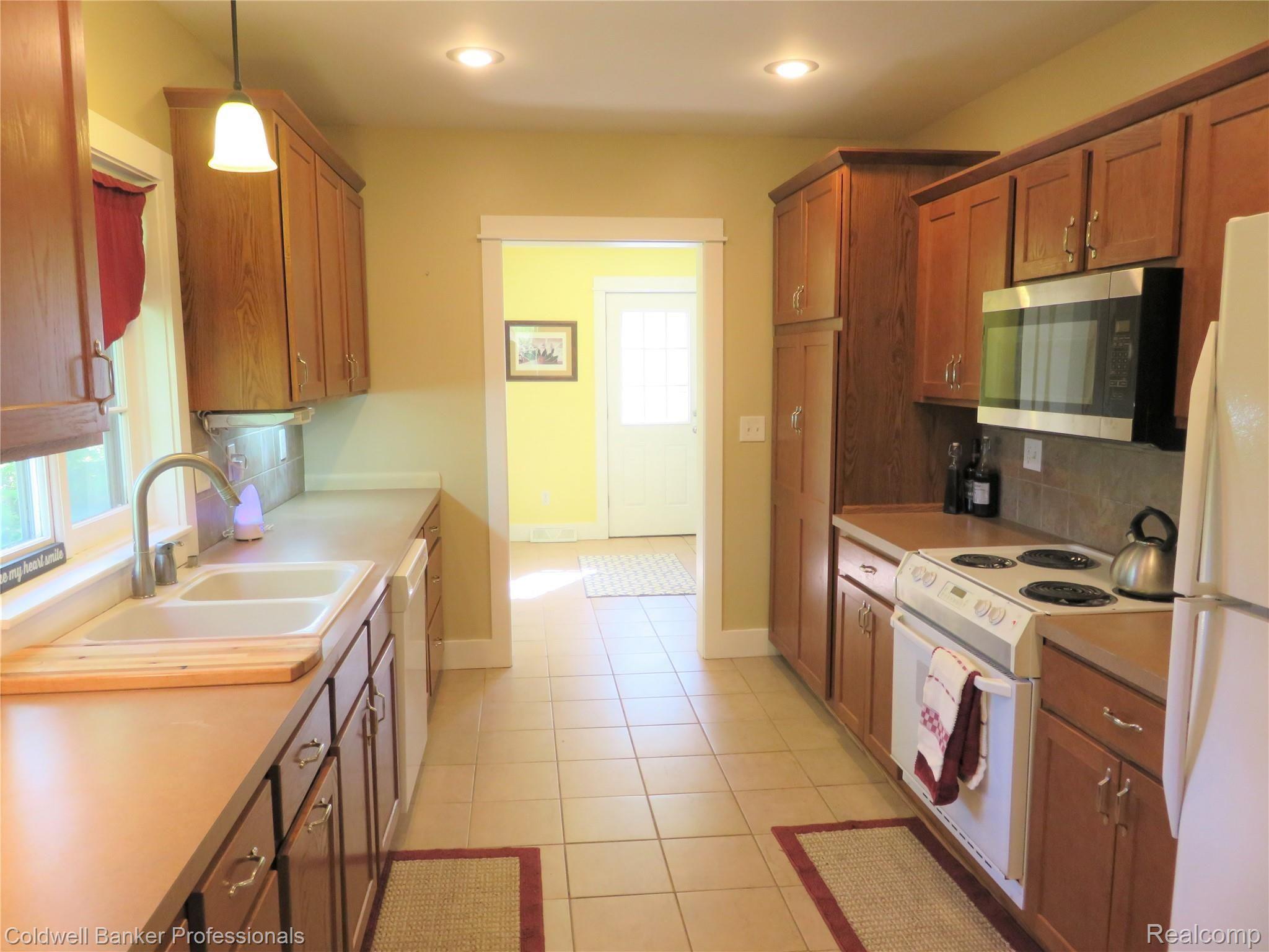 1820 South Morrice Road Owosso, MI 48867 - Photo 3 of 33 3 1820 Kitchen 2.JPG