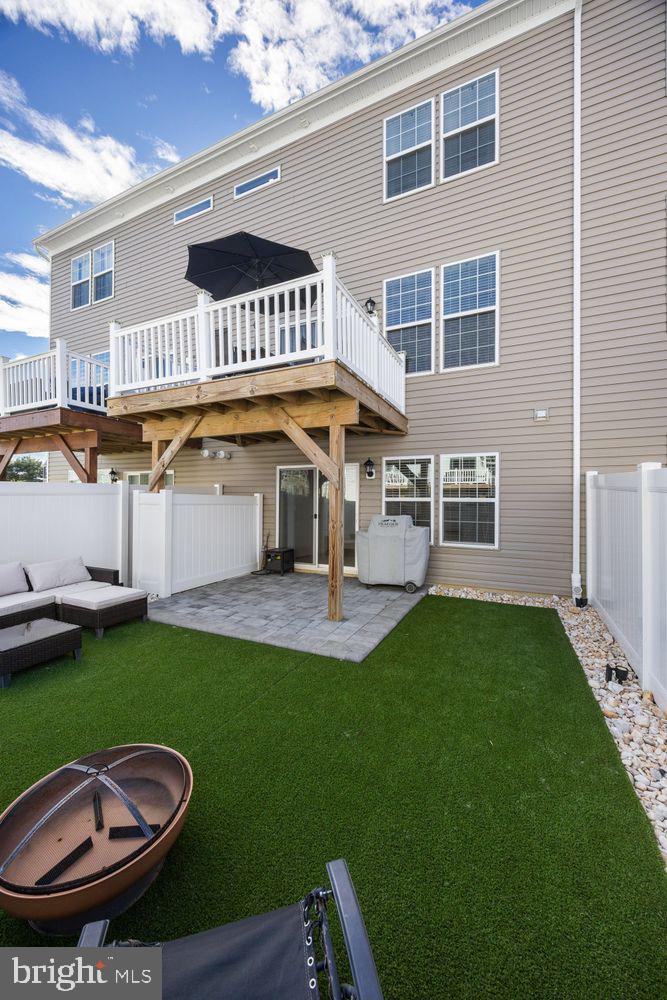 69 Sister's Farmstead Rd Mount Mount Laurel, NJ 08054 - Photo 20 of 44 a view of a house with backyard and sitting area
