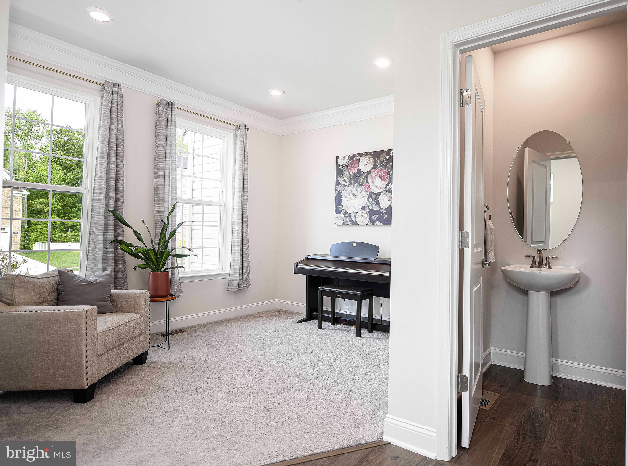 1218 Up And Over Lane Aberdeen, MD 21001 - Photo 8 of 40 a living room with furniture and a potted plant