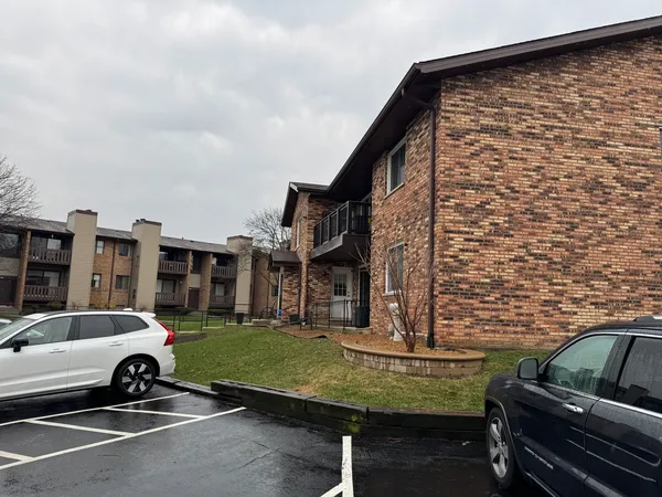 $229,900 | 344 Sheridan Drive, Unit 1C, Willowbrook, IL 60527