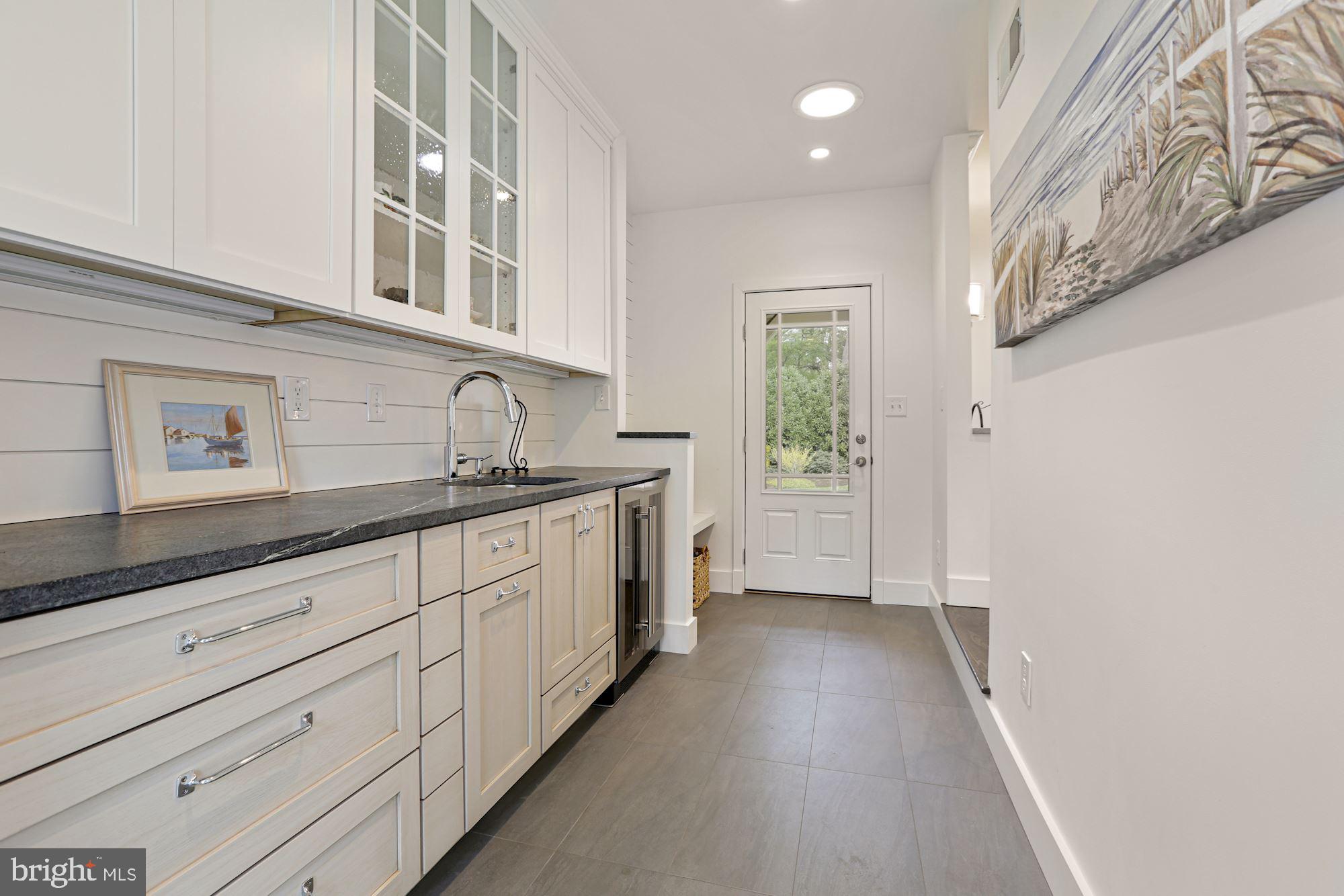 7722 Greentree Road Bethesda, MD 20817 - Photo 17 of 66 beautiful mudroom w/door to front yard & kitchen