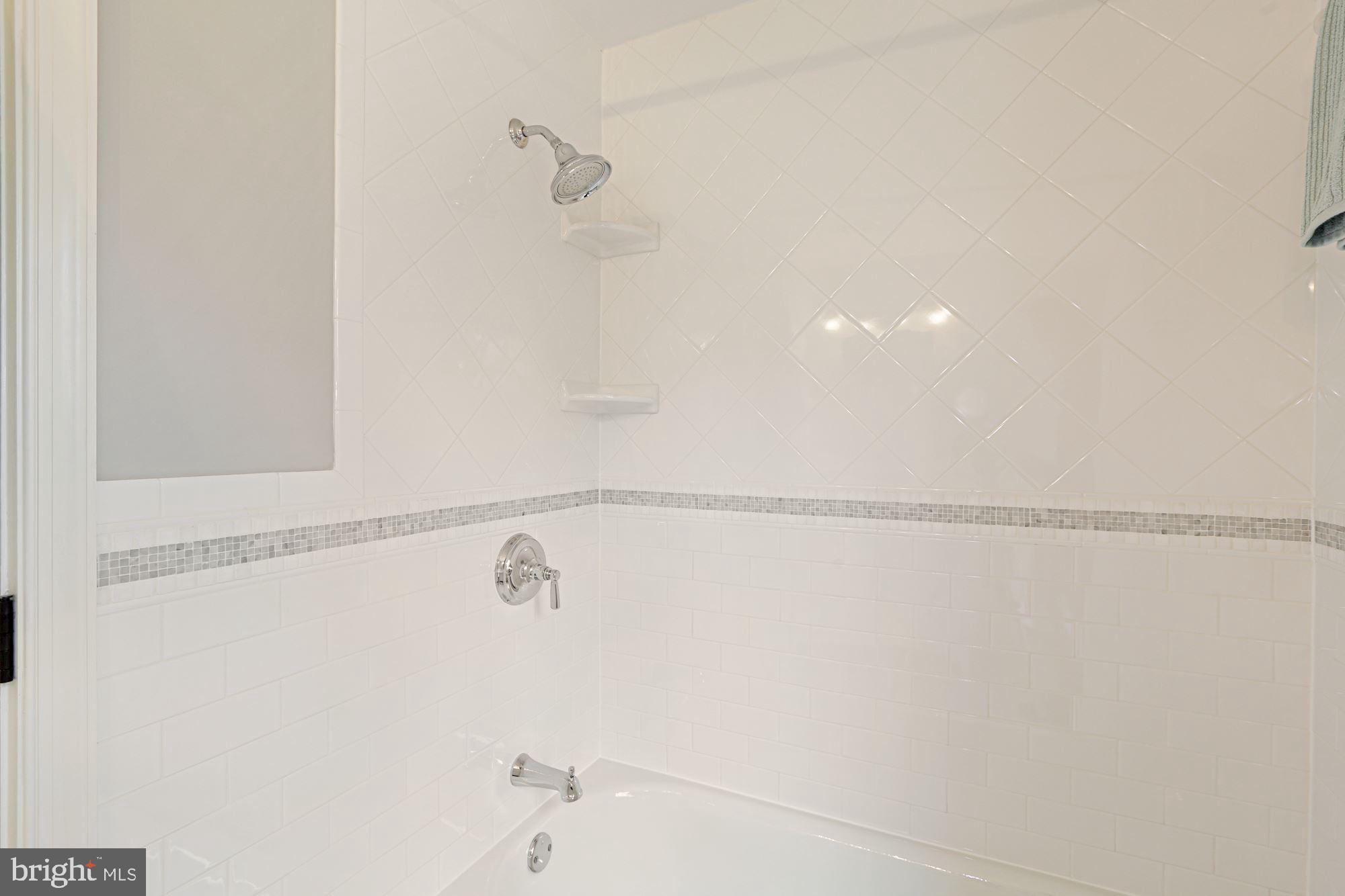 7722 Greentree Road Bethesda, MD 20817 - Photo 32 of 66 2nd shower top floor