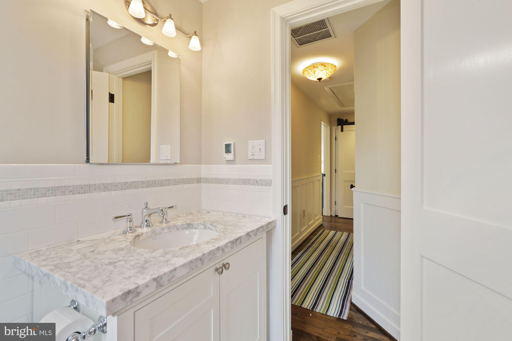 7722 Greentree Road Bethesda, MD 20817 - Photo 33 of 66 2nd full bath top floor