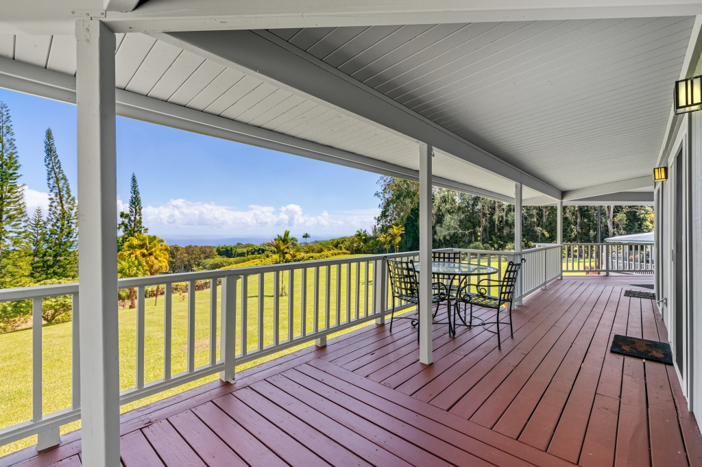 29-655 Chin Chuck Road Hakalau, HI 96781 - Photo 11 of 30 a view of balcony with wooden floor