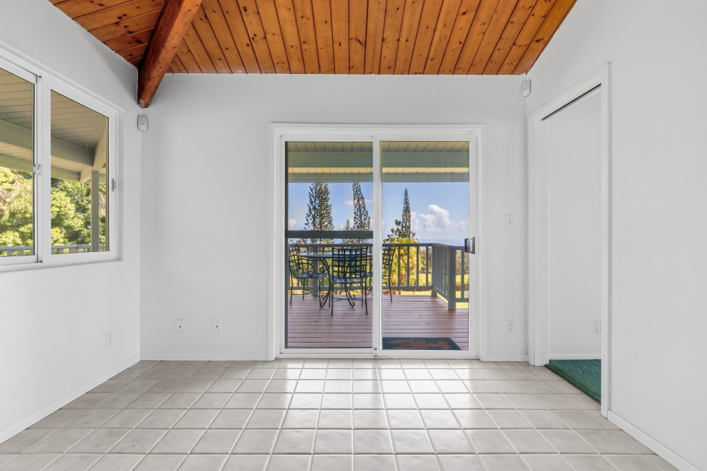 29-655 Chin Chuck Road Hakalau, HI 96781 - Photo 17 of 30 an empty room with windows