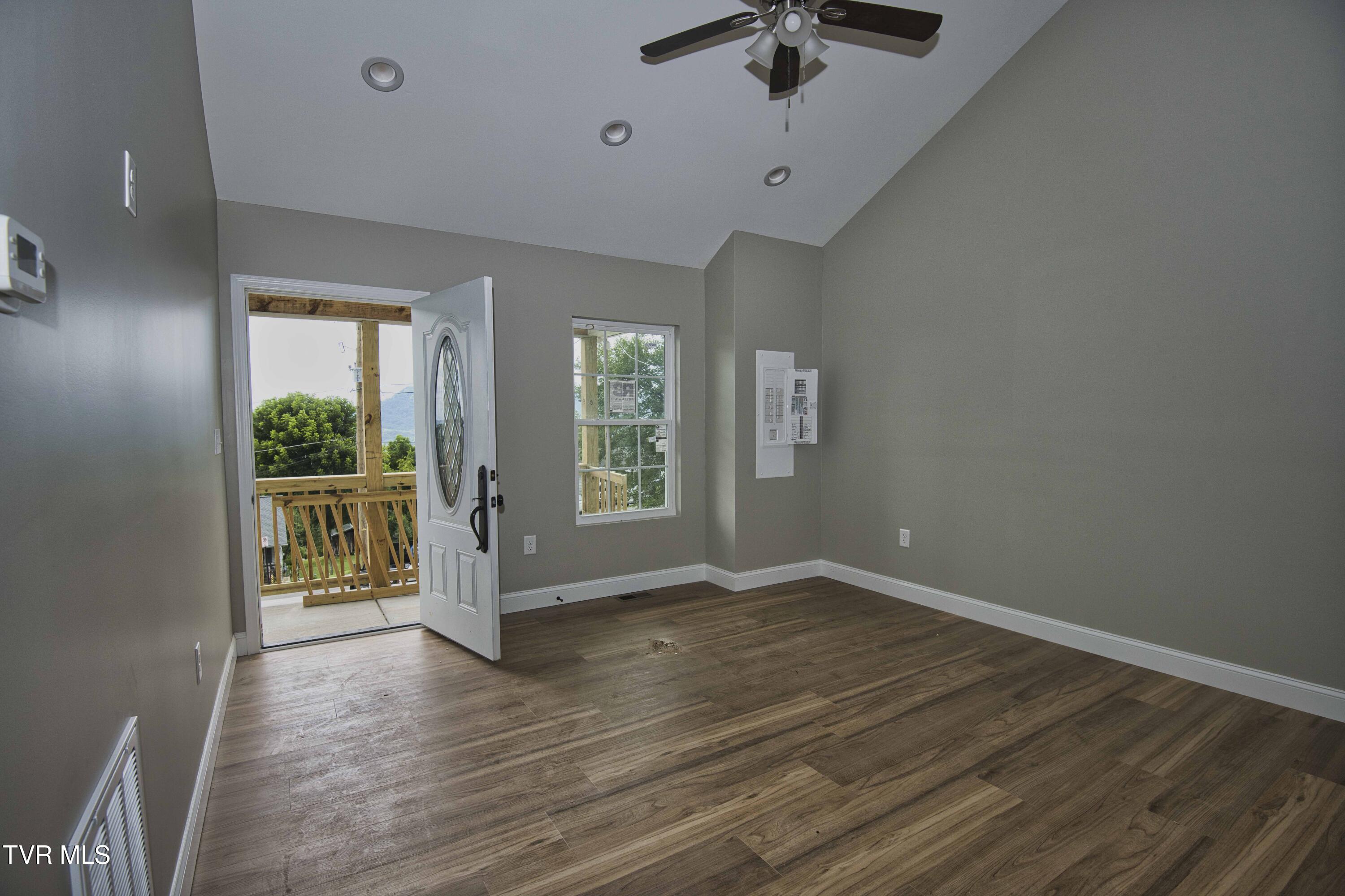 1720 Pendleton Street Kingsport, TN 37660 - Photo 4 of 20 Pendleton_15