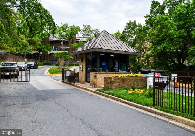 $374,000 | 49 Hawthorne Court Northeast, Washington, DC 20017