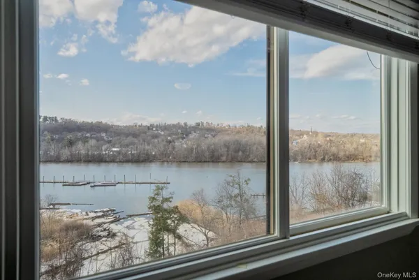 $399,900 | 10 Rondout Harbor, Port Ewen, NY 12466