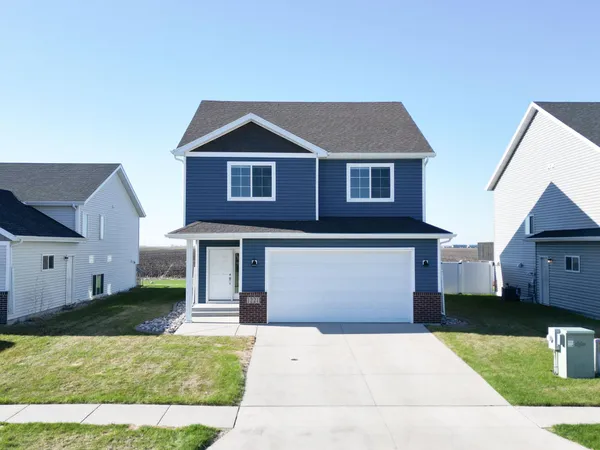 $330,000 | 1221 46th Avenue South, Moorhead, MN 56560