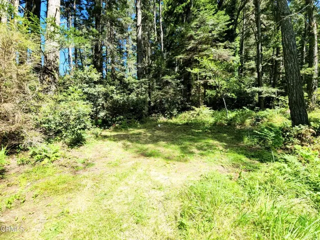 a view of outdoor space with a house