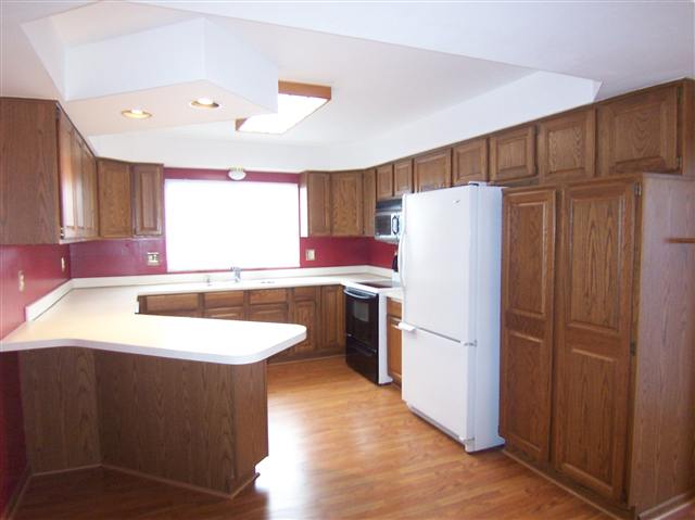 157 Meadow Ln Circle Rochester, MI 48307 - Photo 7 of 21 31038389-6.JPG