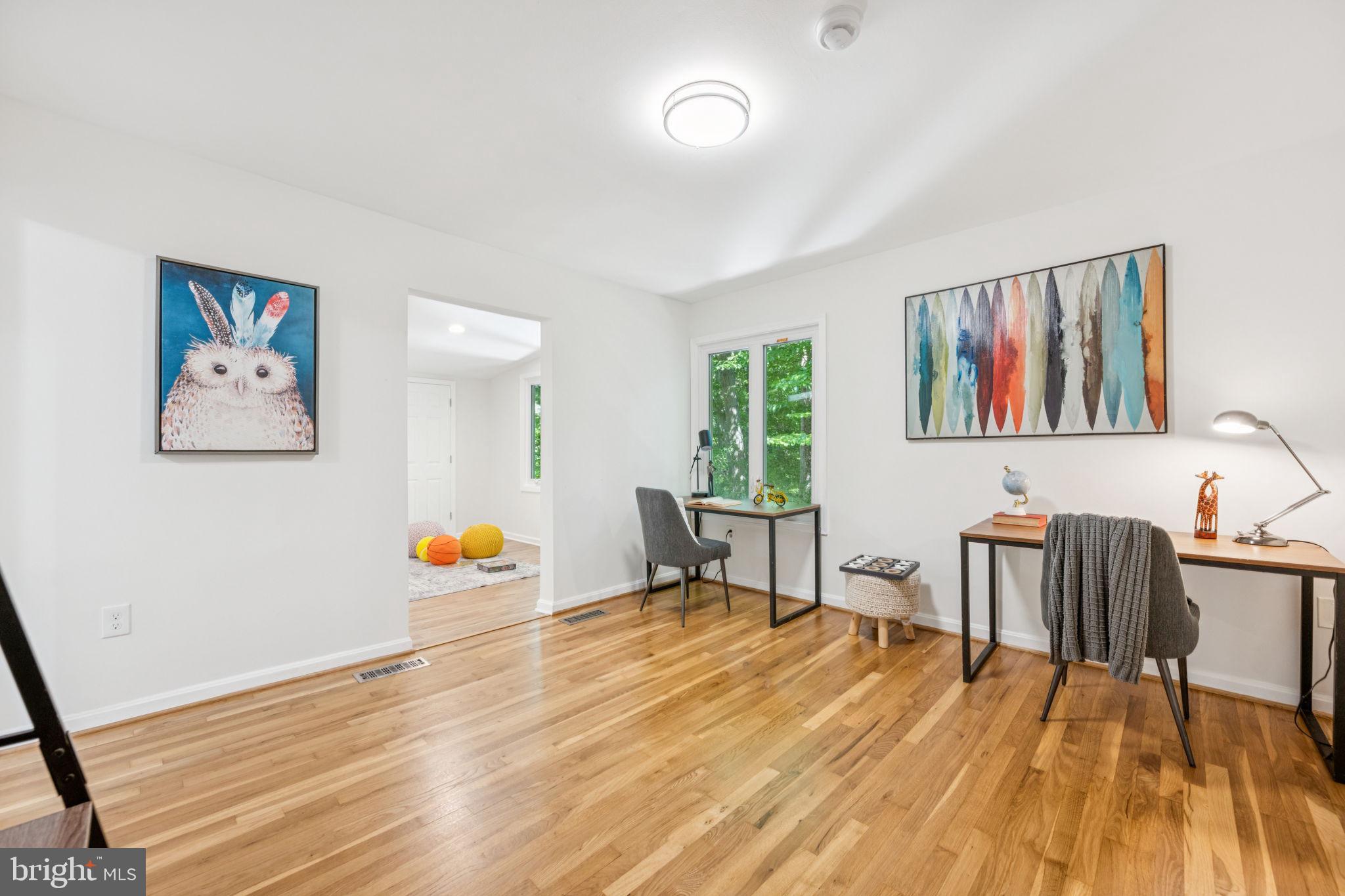 10600 Vantage Court Potomac, MD 20854 - Photo 18 of 51 a dining room with furniture and wooden floor