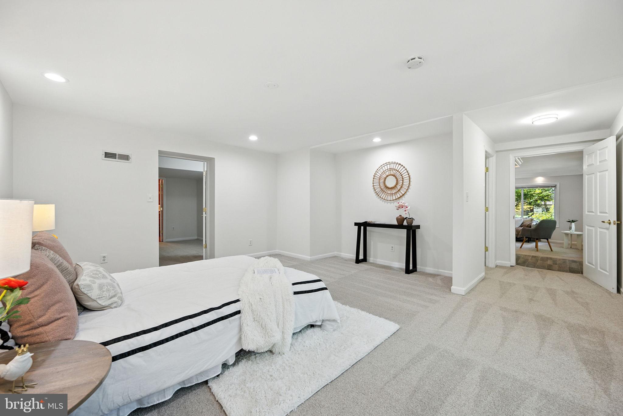 10600 Vantage Court Potomac, MD 20854 - Photo 29 of 51 a living room with furniture