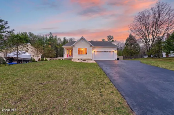 $335,000 | 16 Glenview Drive, Scotia, NY 12302