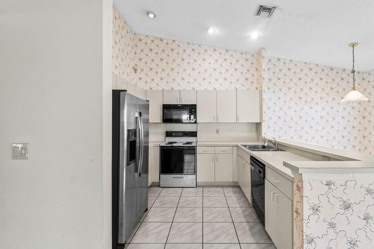 10001 Country Brook Road Boca Raton, FL 33428 - Photo 8 of 25 012-10001CountryBrookRoad-BocaRaton-FL-3