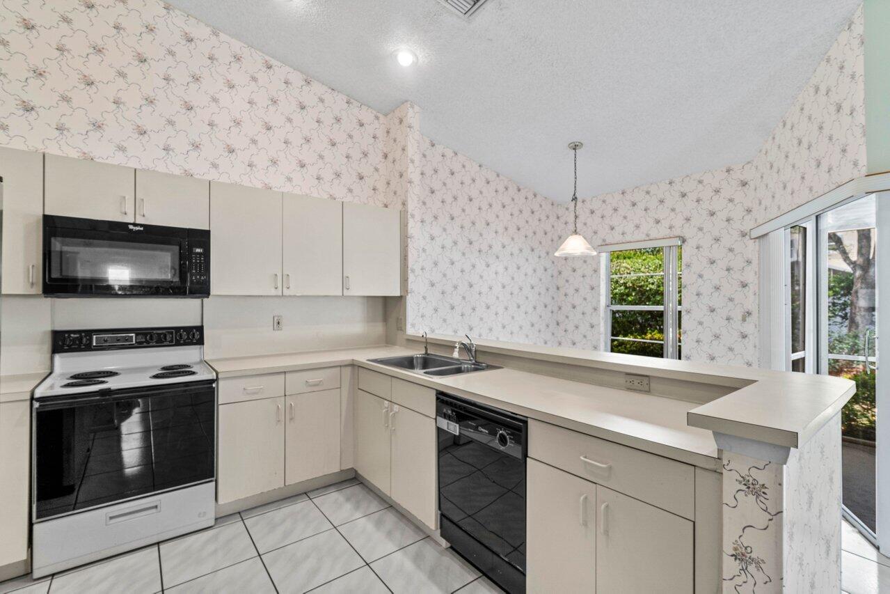 10001 Country Brook Road Boca Raton, FL 33428 - Photo 9 of 25 014-10001CountryBrookRoad-BocaRaton-FL-3