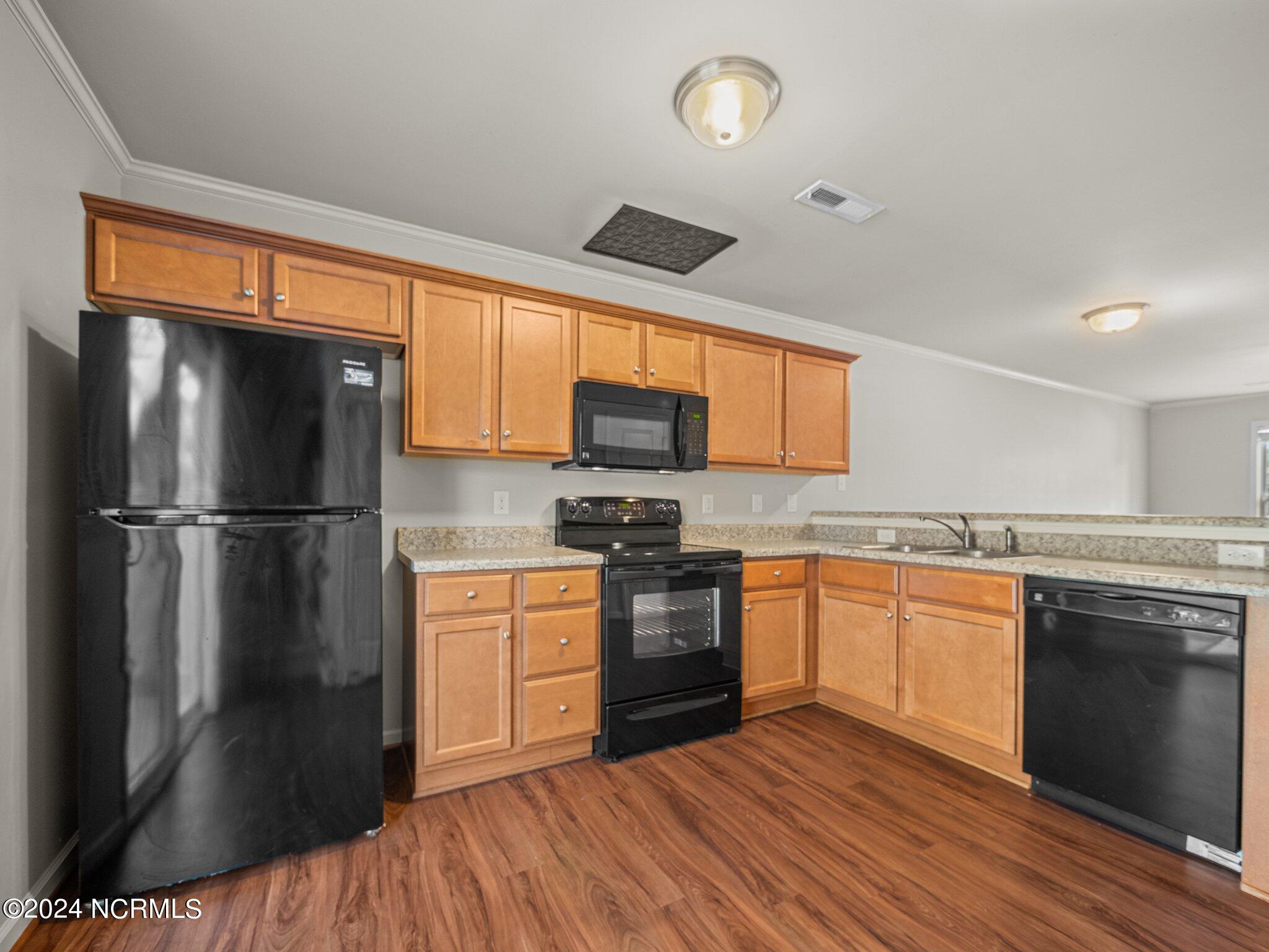 401 Sullivan Loop Road Midway Park, NC 28544 - Photo 6 of 21 19-web-or-mls-P4070034