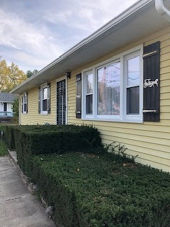 324 Stapleton Road Springfield, MA 01109 - Photo 3 of 22