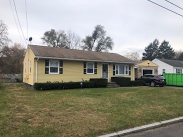 324 Stapleton Road Springfield, MA 01109 - Photo 4 of 22