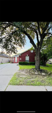 a view of outdoor space yard and front view of a house