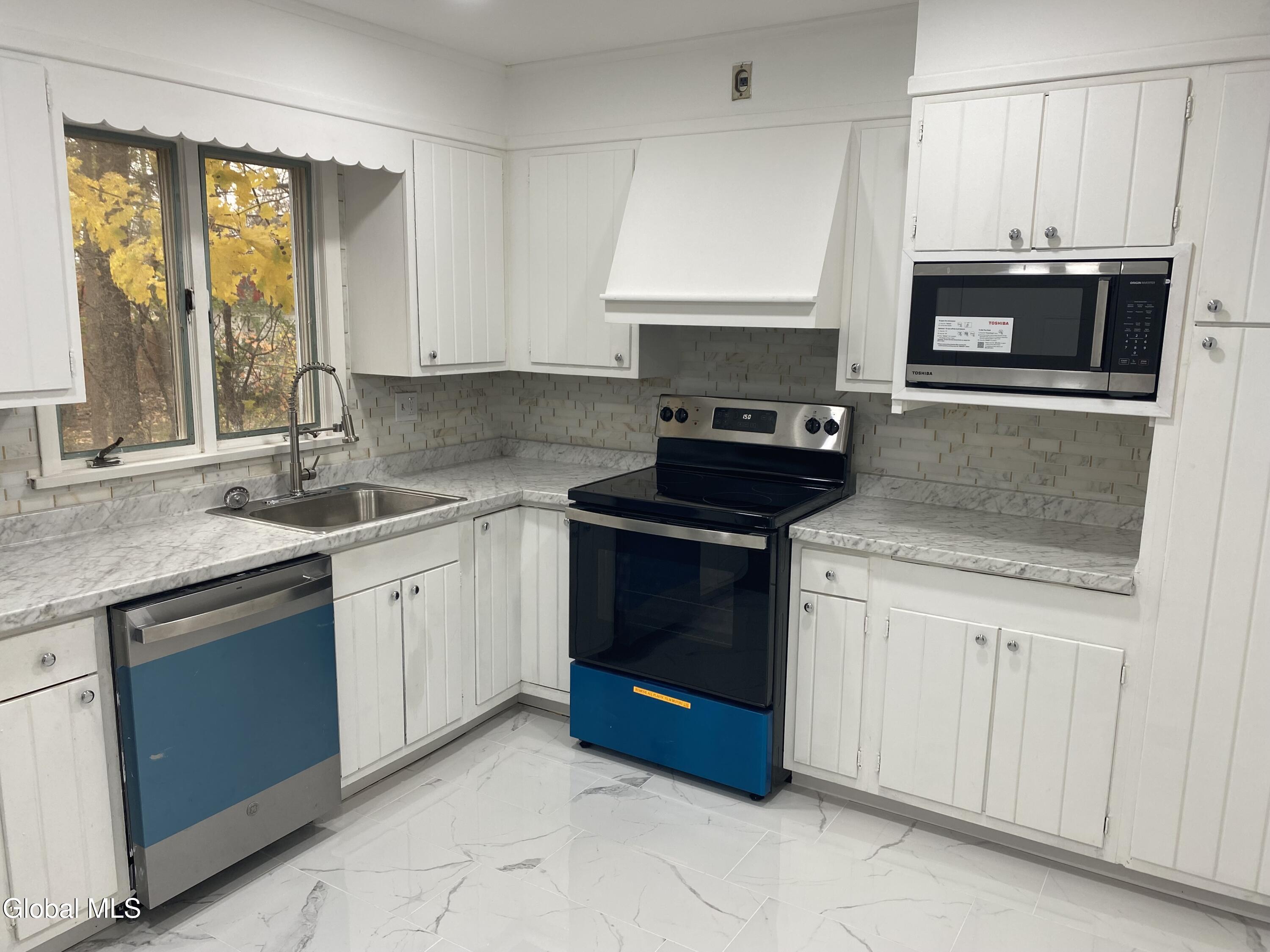 1185 Ardsley Road Schenectady, NY 12308 - Photo 21 of 57 IMG_3018