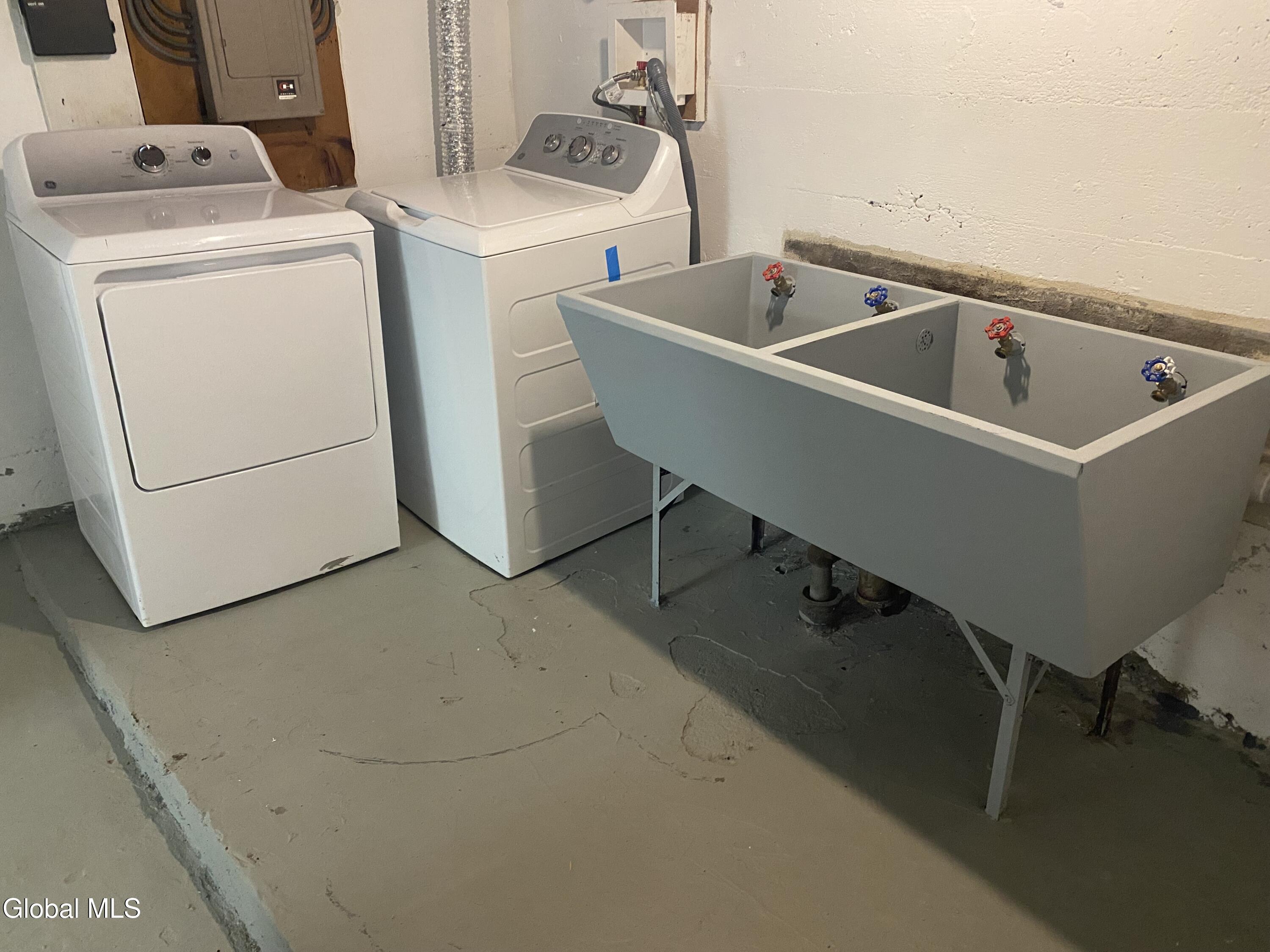 1185 Ardsley Road Schenectady, NY 12308 - Photo 50 of 57 IMG_3037