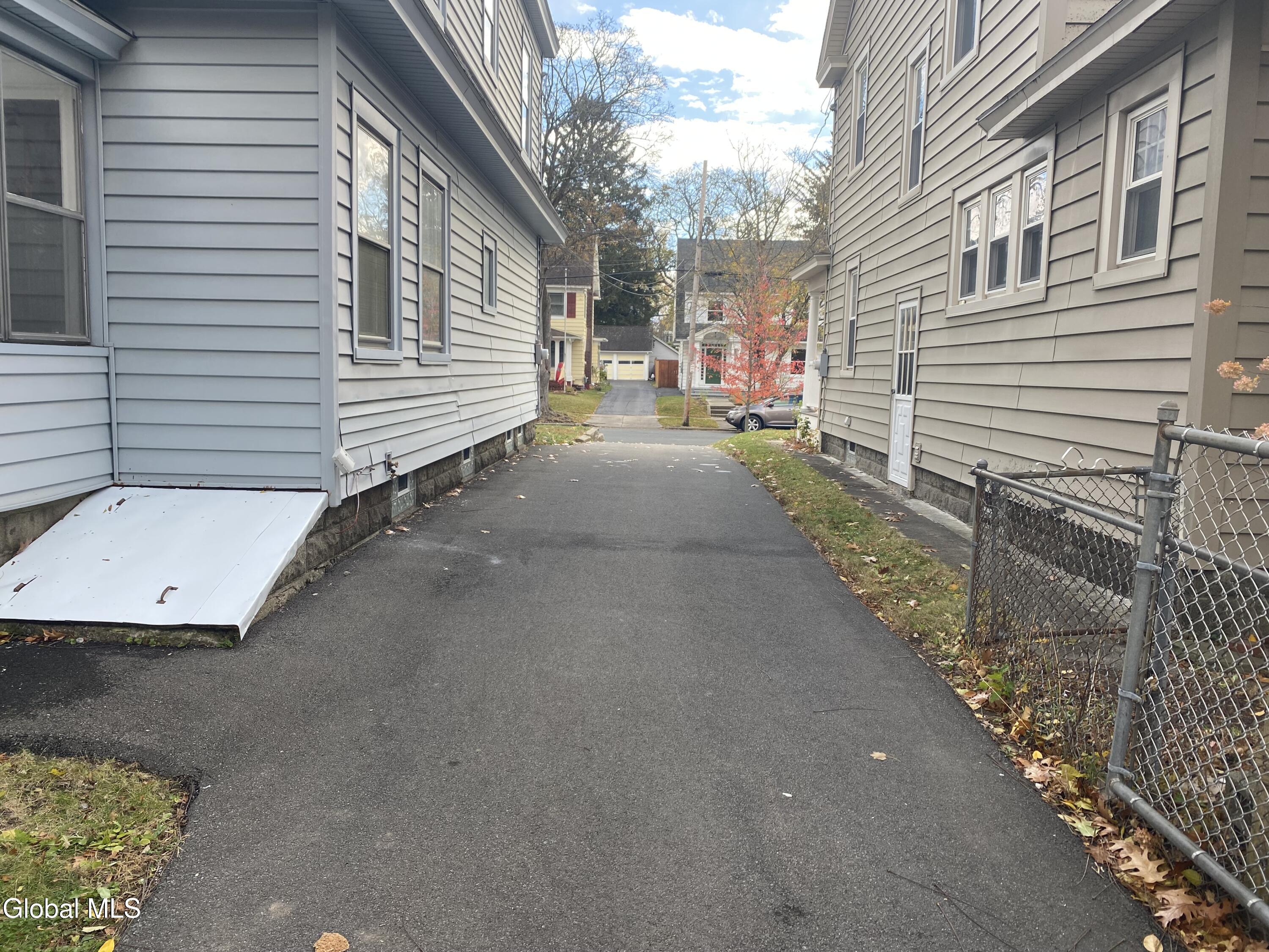 1185 Ardsley Road Schenectady, NY 12308 - Photo 6 of 57 IMG_2999