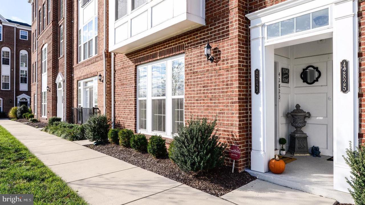 42823 Burrell Square Ashburn, VA 20147 - Photo 16 of 17