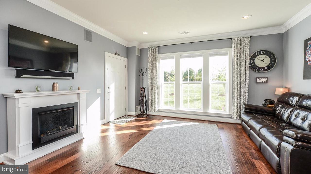 42823 Burrell Square Ashburn, VA 20147 - Photo 7 of 17