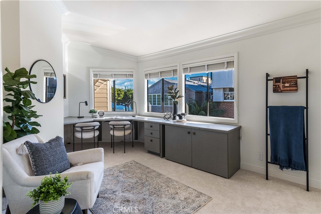 6090 Appian Way Long Beach, CA 90803 - Photo 23 of 41 a living room with furniture and window