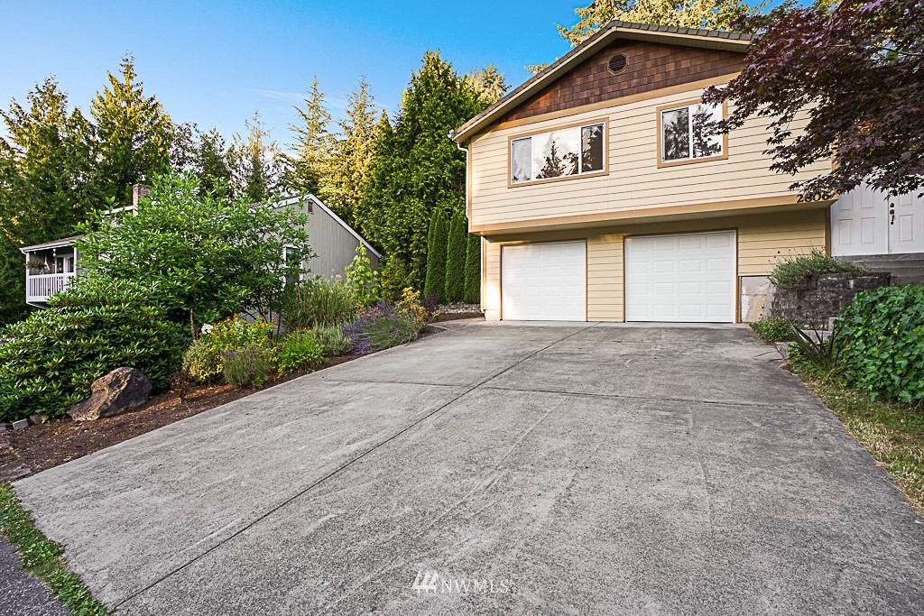 2806 183rd Avenue Northeast Redmond, WA 98052 - Photo 3 of 40 a front view of a house with a garden