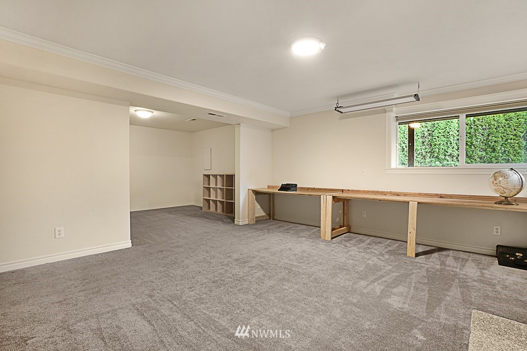 2806 183rd Avenue Northeast Redmond, WA 98052 - Photo 25 of 40 a view of an empty room with windows