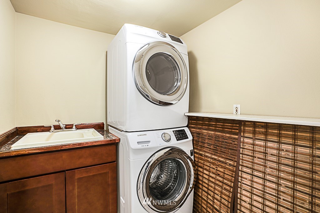 2806 183rd Avenue Northeast Redmond, WA 98052 - Photo 27 of 40 a bathroom with a sink and a washing machine