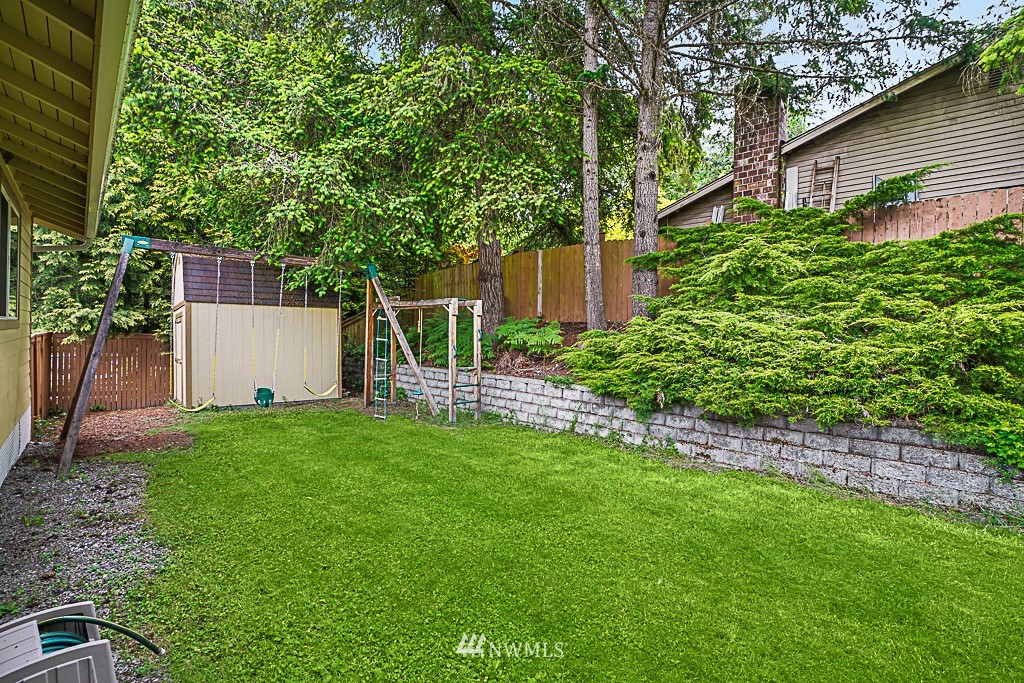 2806 183rd Avenue Northeast Redmond, WA 98052 - Photo 38 of 40 a backyard of a house with plants and a tree