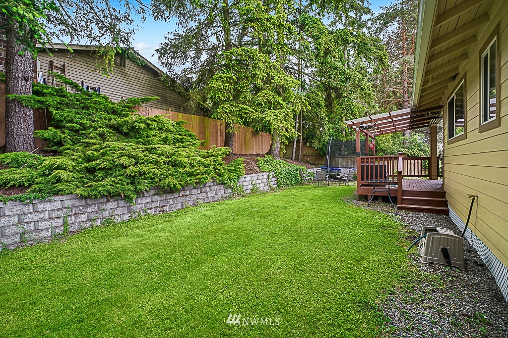 2806 183rd Avenue Northeast Redmond, WA 98052 - Photo 39 of 40 a view of a backyard with sitting area