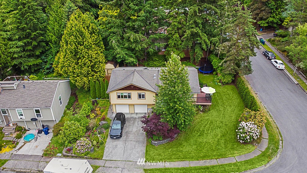 2806 183rd Avenue Northeast Redmond, WA 98052 - Photo 5 of 40 an aerial view of a house