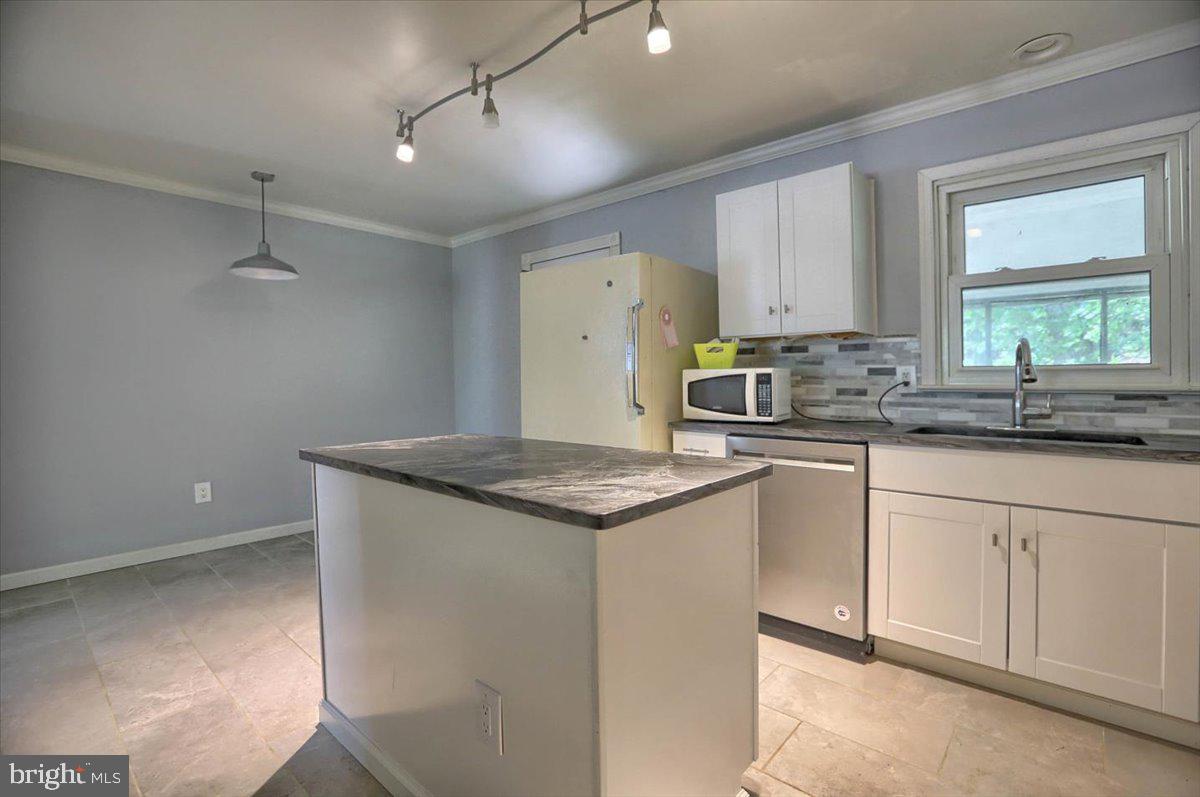 522 Blanchester Road Harrisburg, PA 17112 - Photo 9 of 17 Gallery Image 9