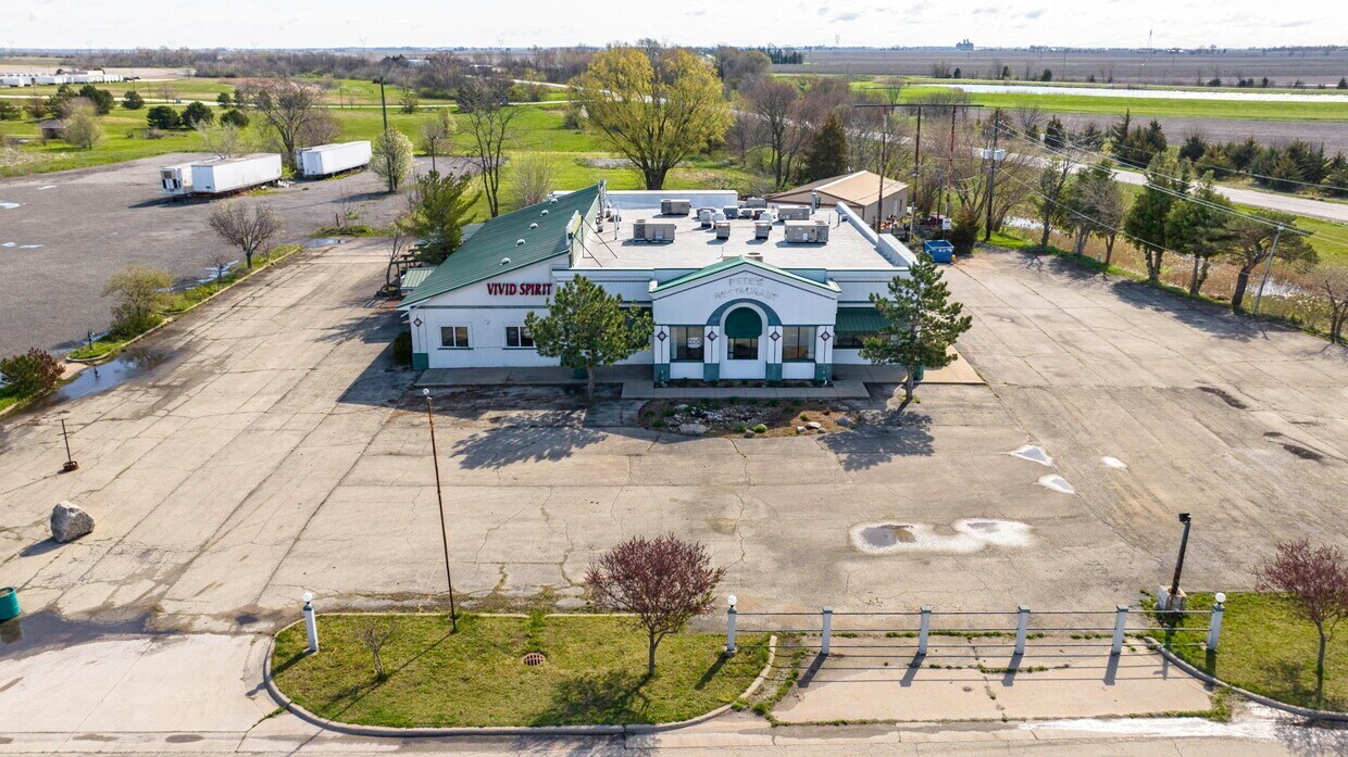 900 North Union Street Dwight, IL 60420 - Photo 2 of 13 an aerial view of a house with a ocean view