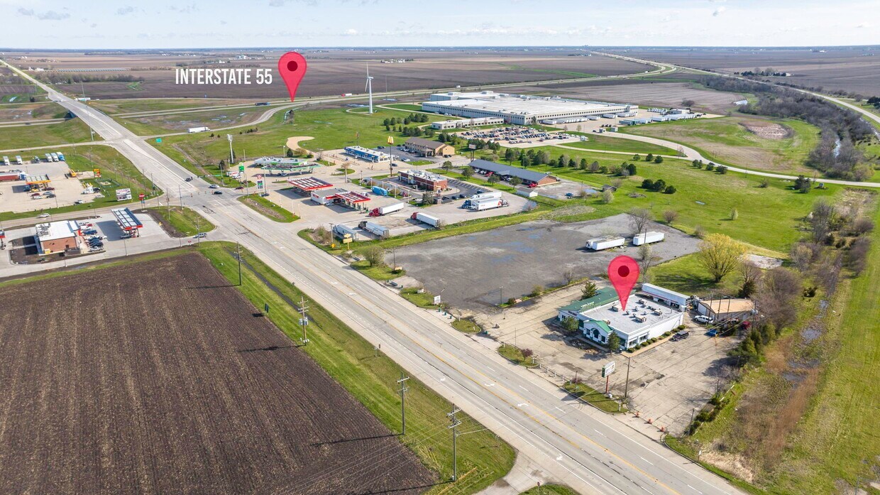 900 North Union Street Dwight, IL 60420 - Photo 4 of 13 a view of swimming pool with a lot of stuff