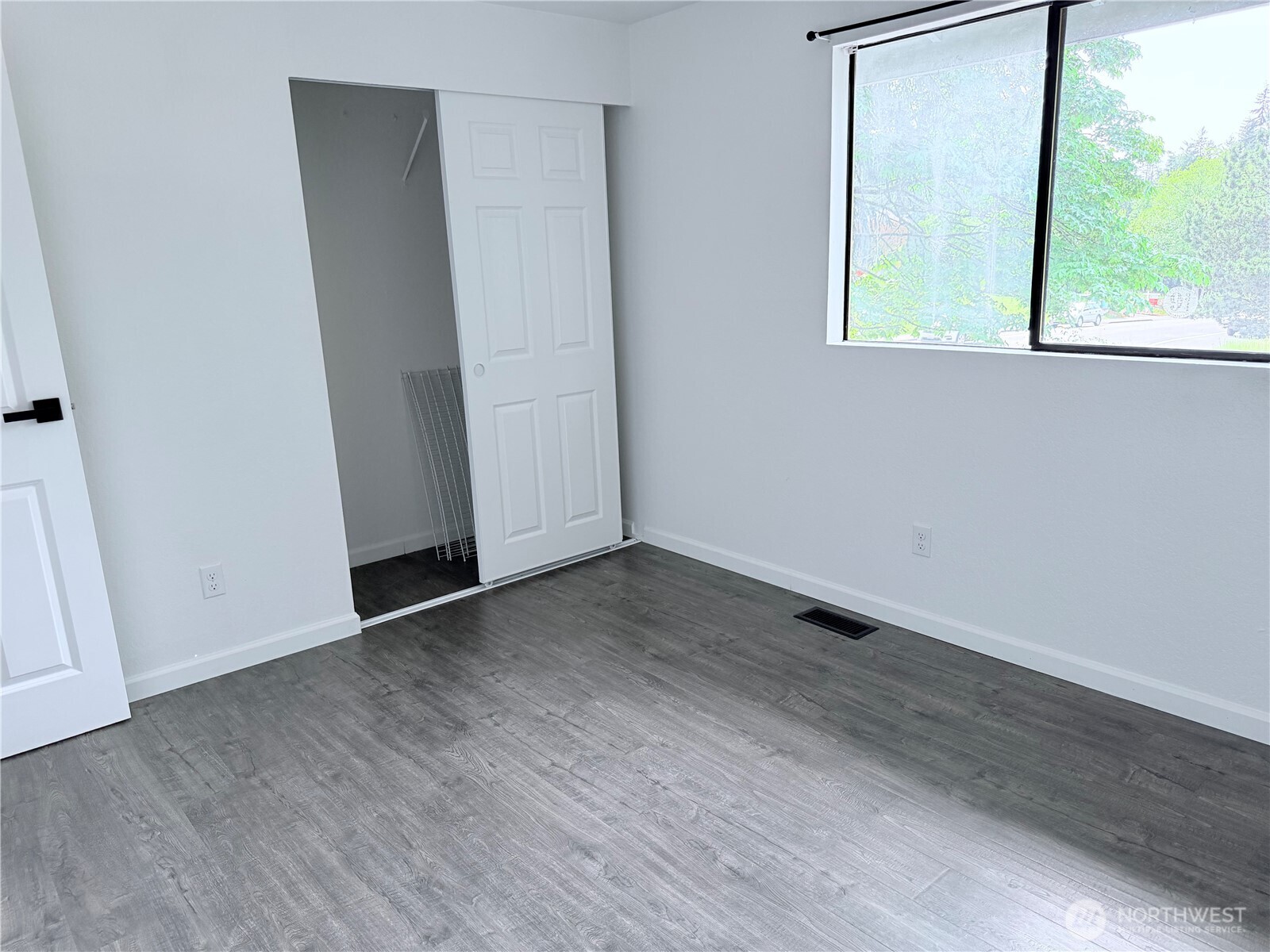 904 North Waugh Road Mount Vernon, WA 98273 - Photo 9 of 40
