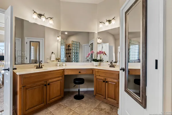 $779,500 | 140 Legacy Trail Drive, La Vernia, TX 78121