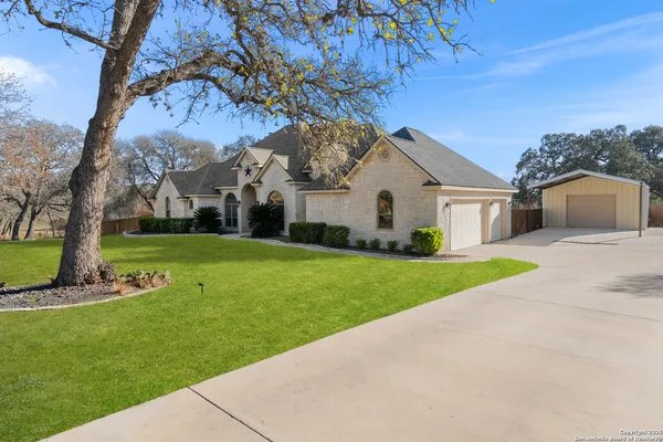 $779,500 | 140 Legacy Trail Drive, La Vernia, TX 78121
