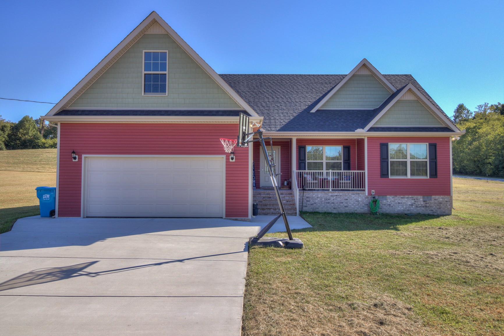 869 Jarrell Road Manchester, TN 37355 - Photo 1 of 33 a front view of a house with garden
