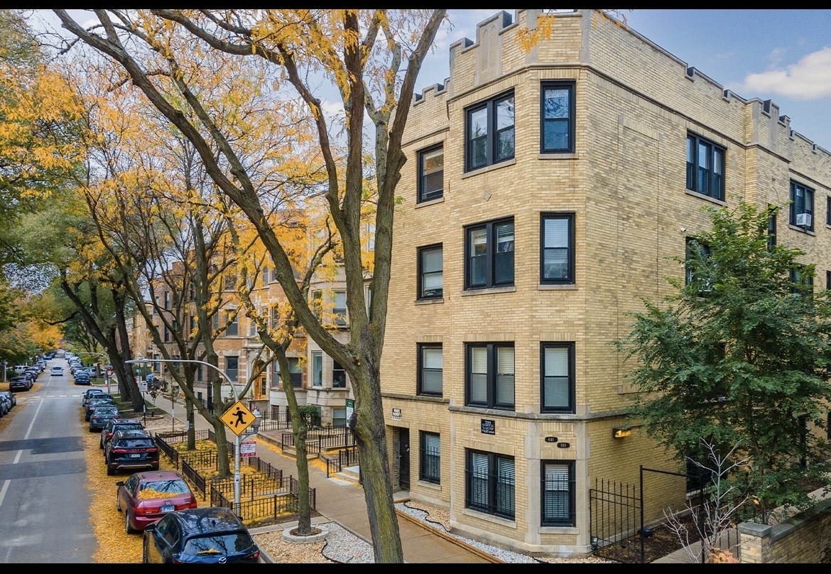 648 West Roscoe Street, Unit 2N Chicago, IL 60657 - Photo 2 of 12