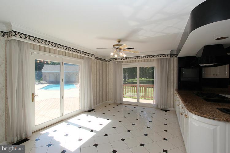 11107 Glen Road Potomac, MD 20854 - Photo 17 of 30 Kitchen