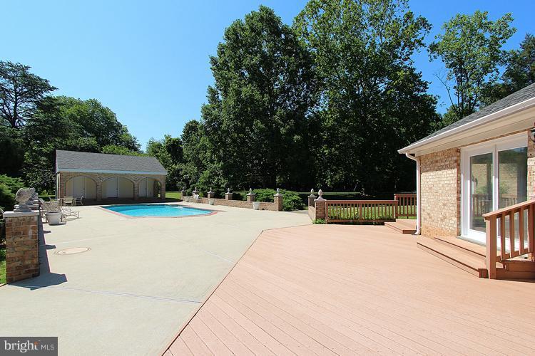11107 Glen Road Potomac, MD 20854 - Photo 21 of 30 Exterior (Rear)