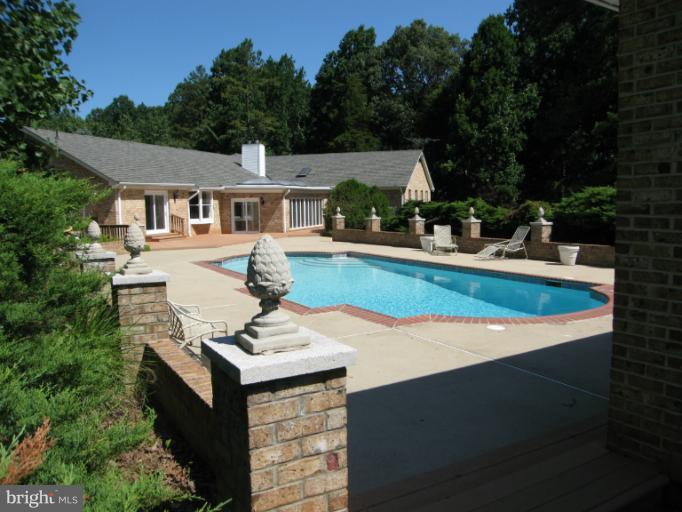 11107 Glen Road Potomac, MD 20854 - Photo 22 of 30 Exterior (Rear)