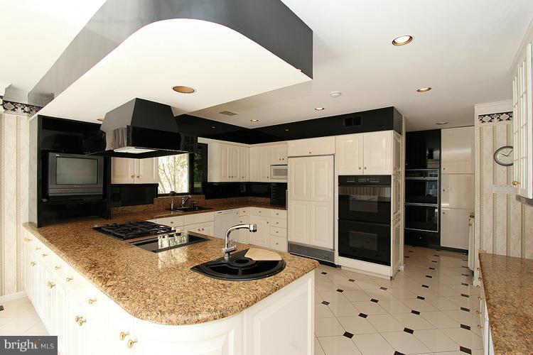 11107 Glen Road Potomac, MD 20854 - Photo 23 of 30 Kitchen